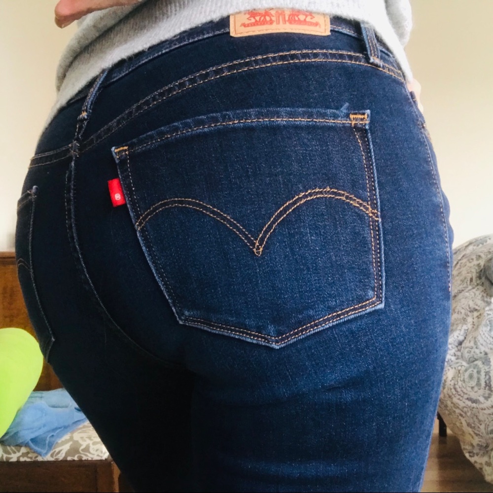 Levi’s jeans- ladies “slimming straight” 29” waist